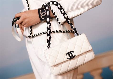 bag tangan chanel.